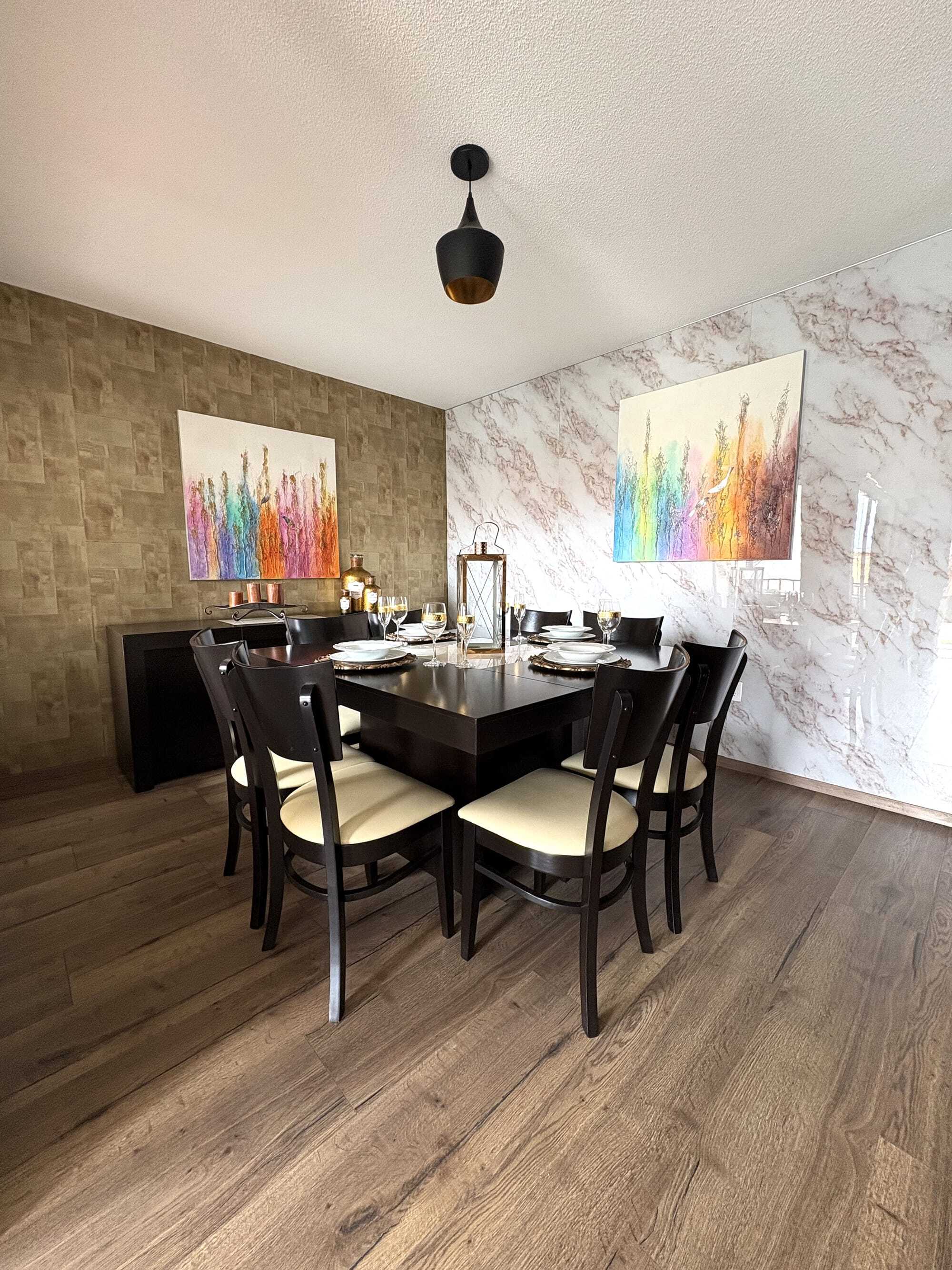 real-madeira-montesino-interiores-comedor-mesa-cuadros